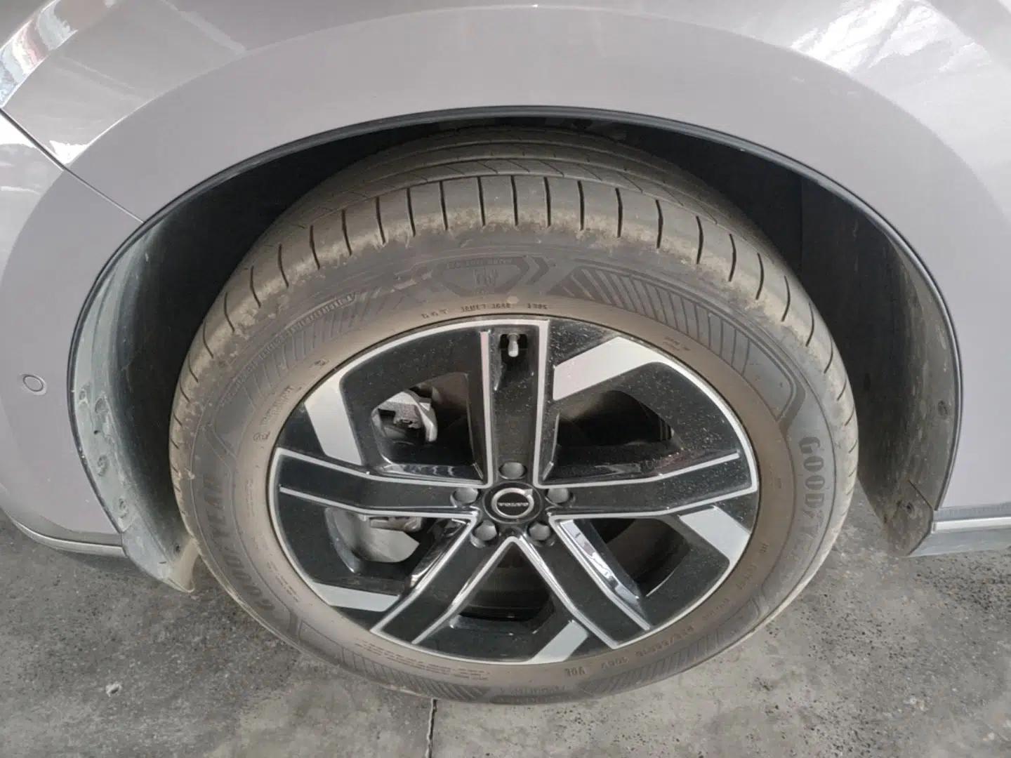 Volvo XC70 Plug-in Hybrid 2026 Model Two-Wheel Drive Long-Range Core — миниатюра 9