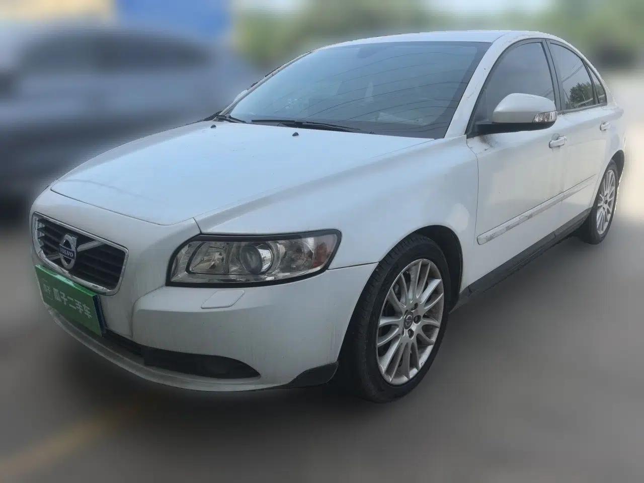Volvo S40 2011 2.0L Automatic ZhiShang Edition — миниатюра 1