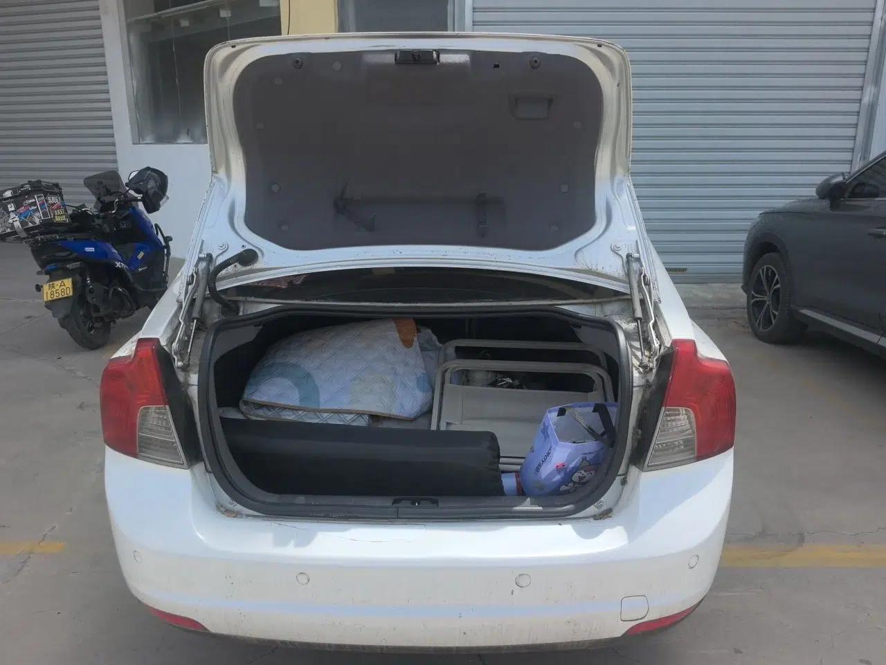 Volvo S40 2011 2.0L Automatic ZhiShang Edition — миниатюра 20