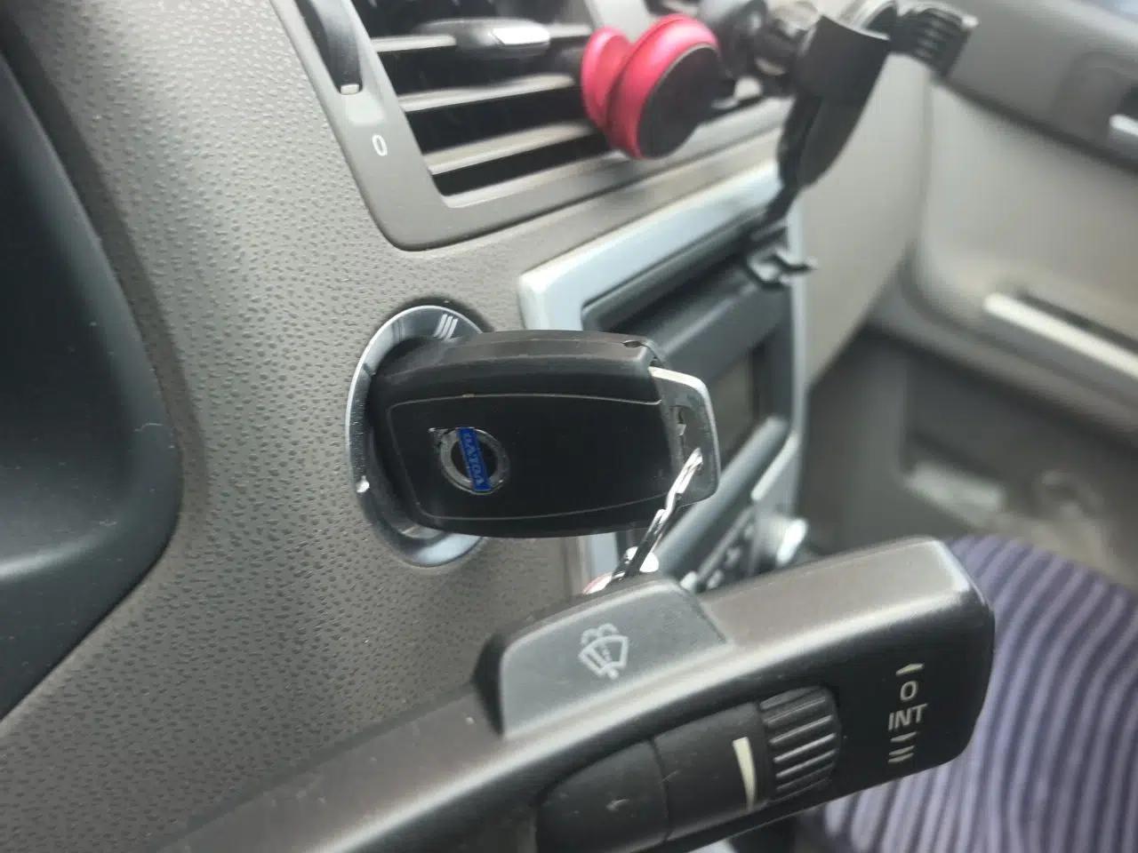 Volvo S40 2011 2.0L Automatic ZhiShang Edition — миниатюра 9