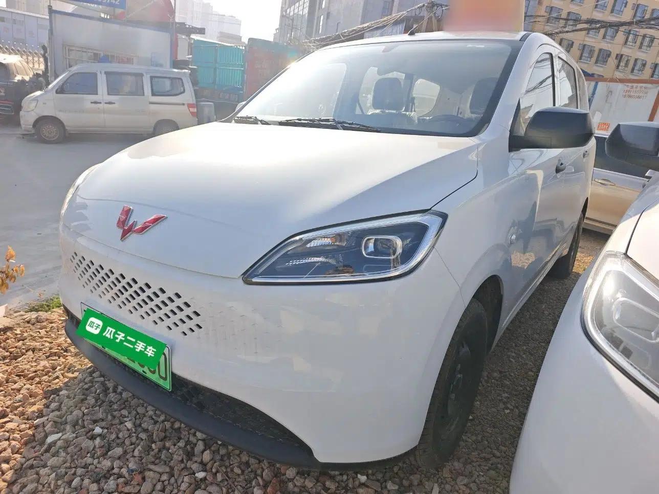 Wuling Hongguang New Energy 2025 Extended-Range Hybrid 50 km Standard Version — миниатюра 1