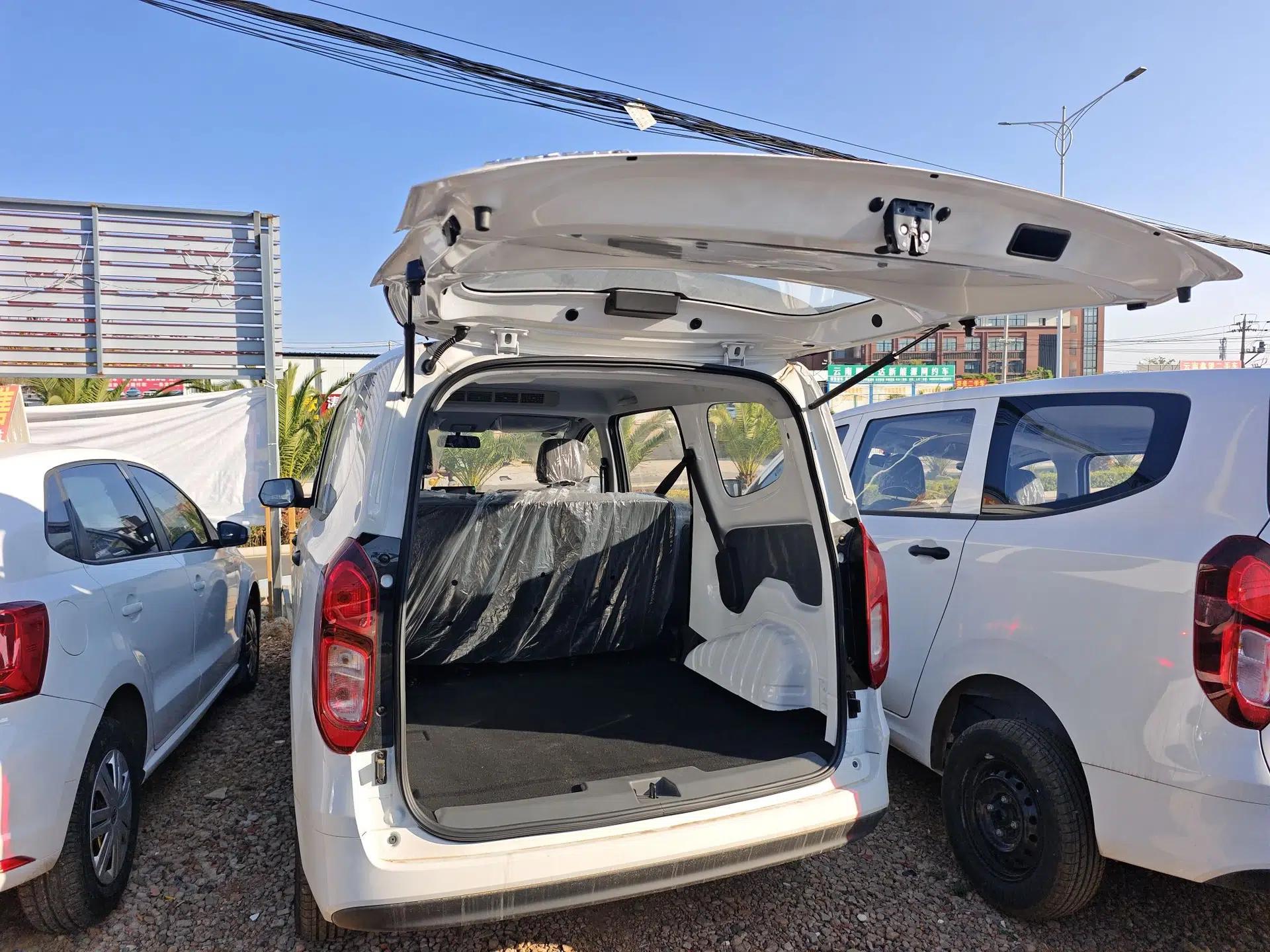 Wuling Hongguang New Energy 2025 Extended-Range Hybrid 50 km Standard Version — миниатюра 16