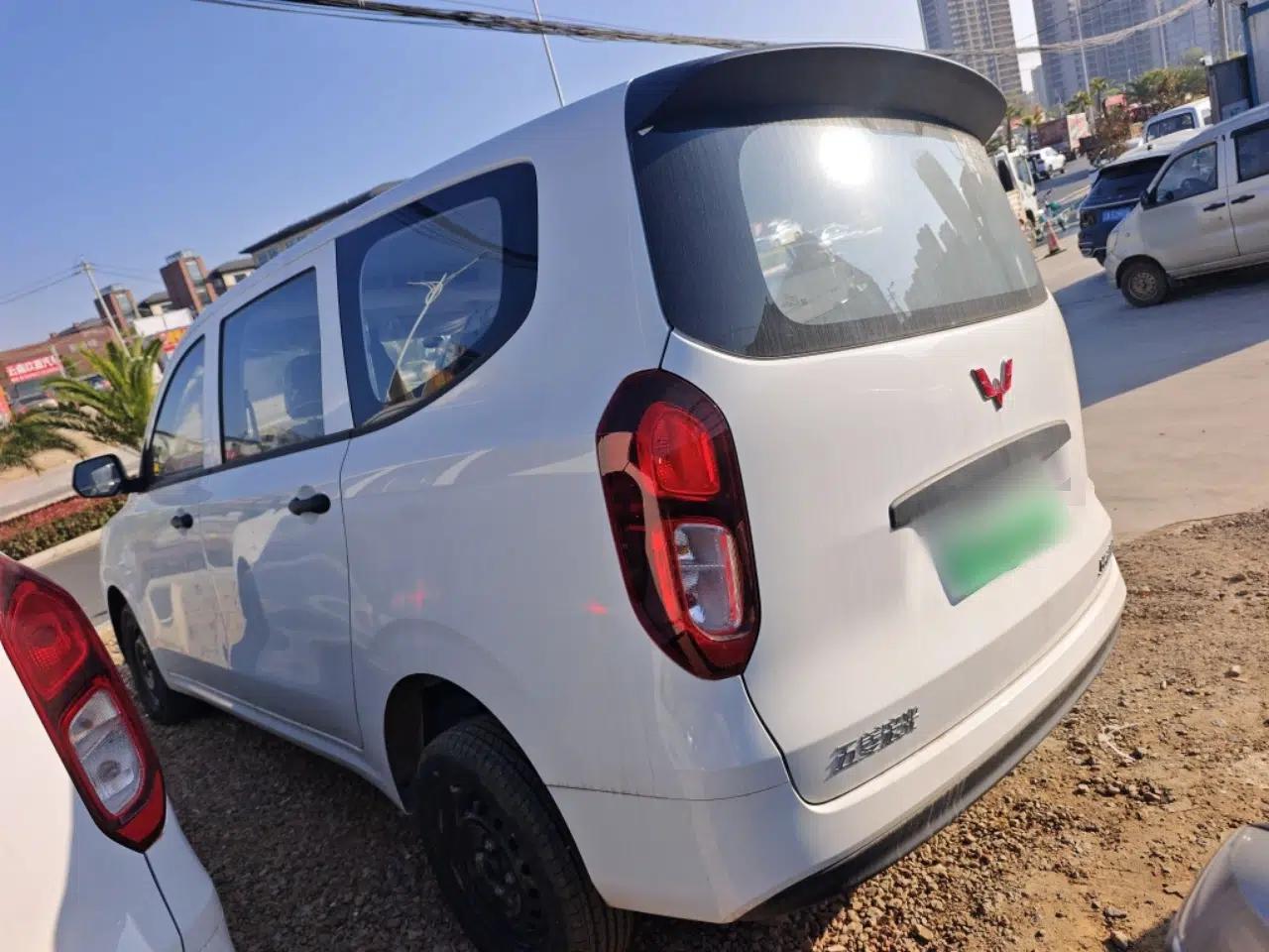 Wuling Hongguang New Energy 2025 Extended-Range Hybrid 50 km Standard Version — миниатюра 4