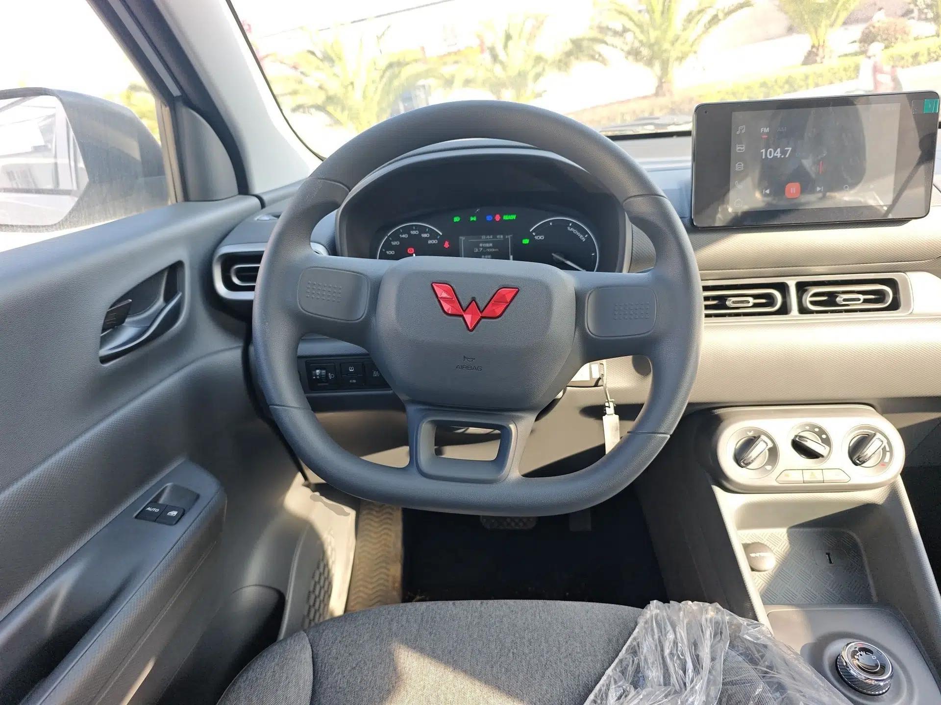 Wuling Hongguang New Energy 2025 Extended-Range Hybrid 50 km Standard Version — миниатюра 10