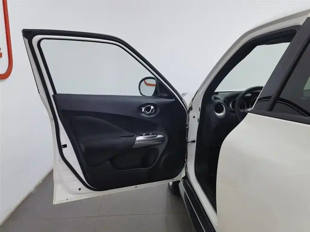 Infiniti ESQ 2014 1.6L Sporty Edition — миниатюра 8