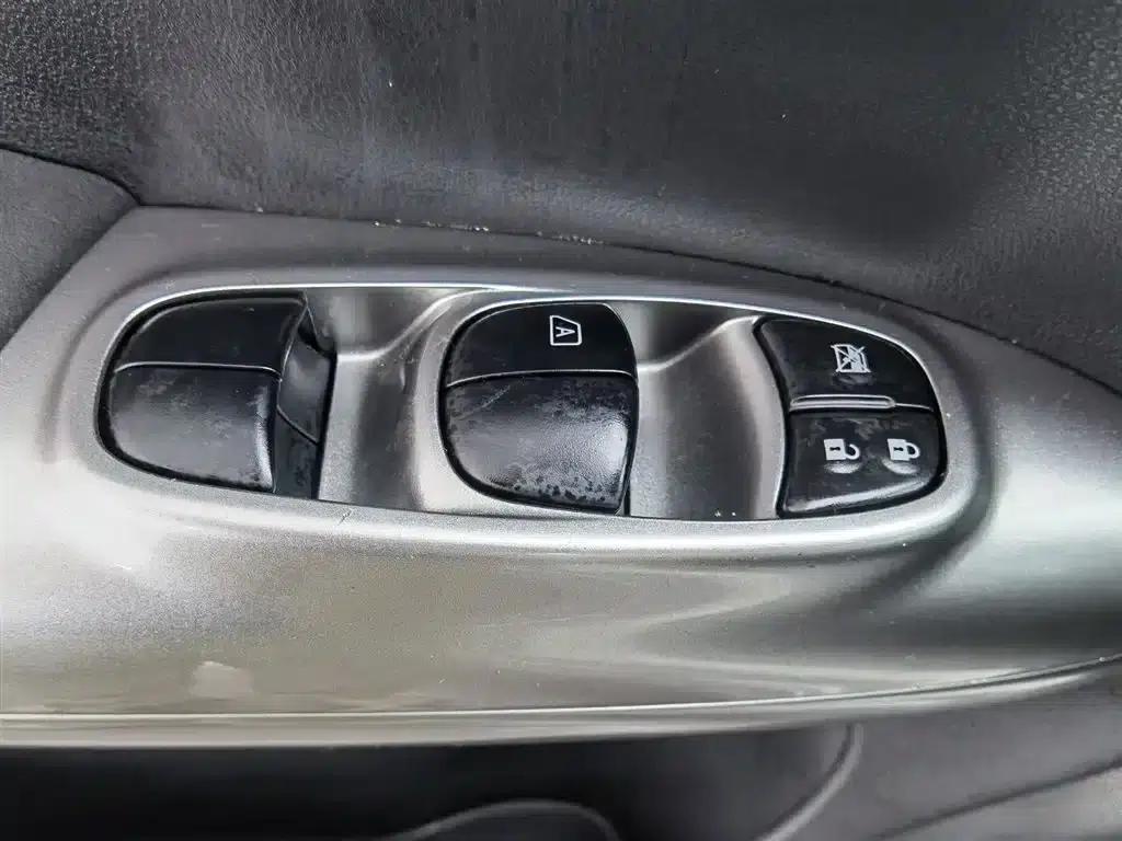 Infiniti ESQ 2014 1.6L Sporty Edition — миниатюра 9