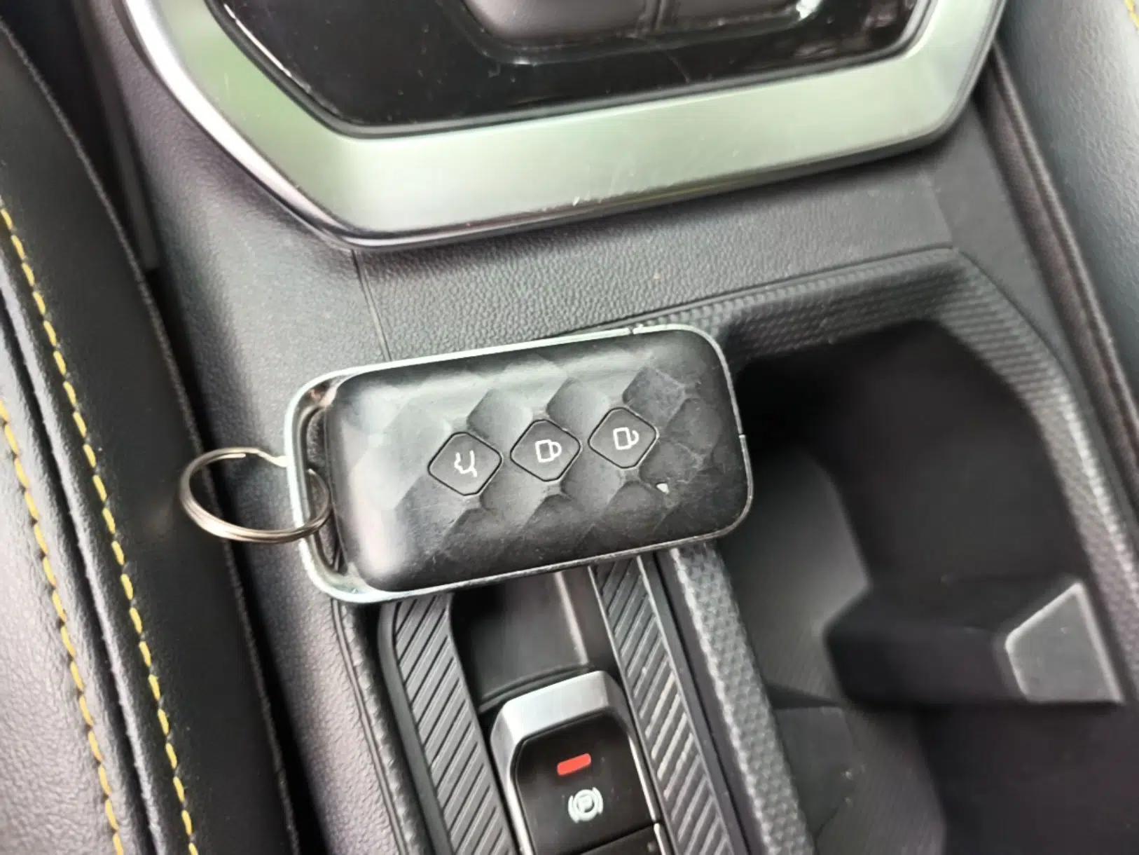 Wuling Alvez 2022 1.5T CVT Trendy & Cool Edition — миниатюра 12