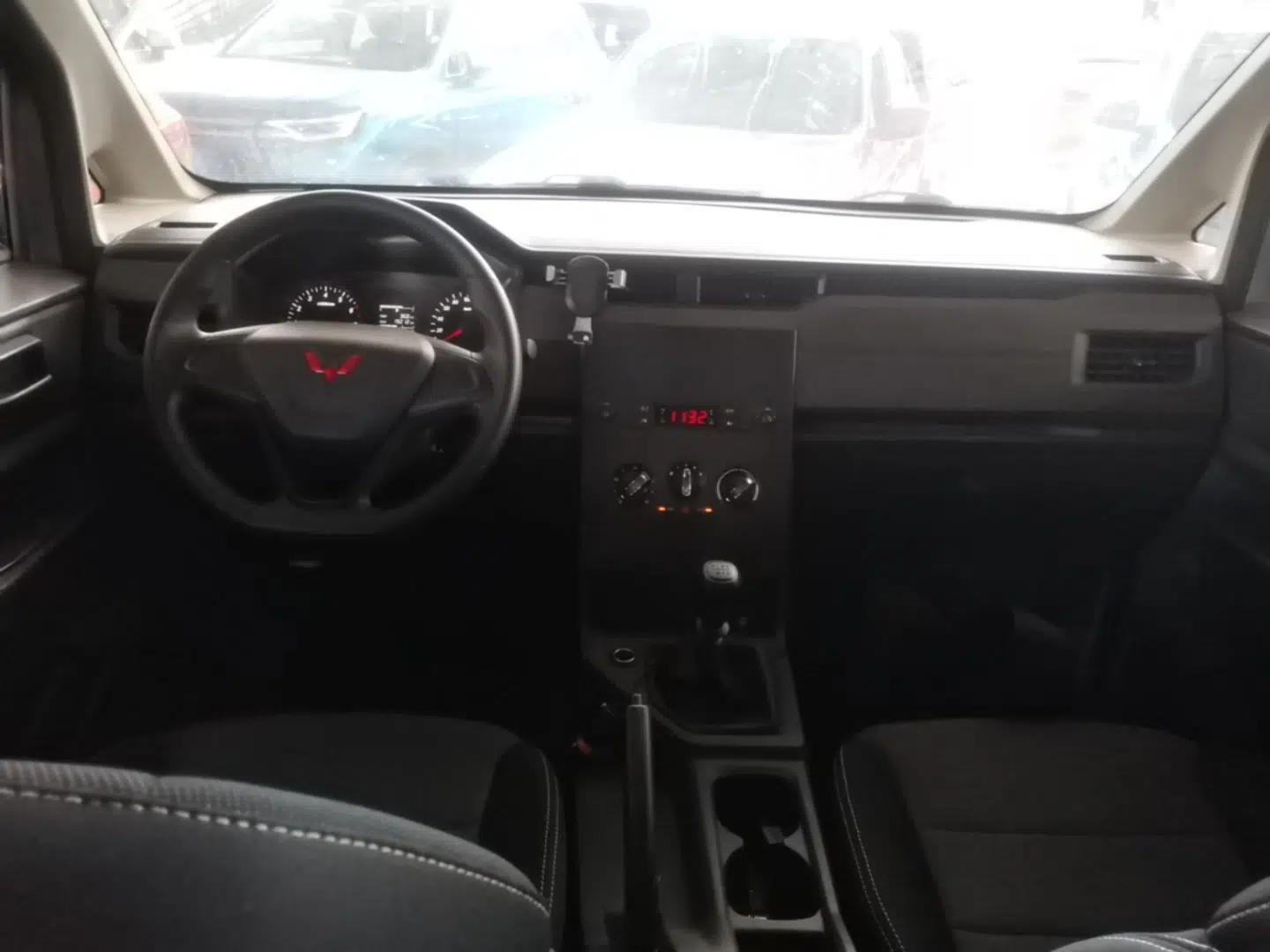 Wuling Hongguang PLUS 2020 1.5L Manual Standard Edition 7-Seater — миниатюра 12