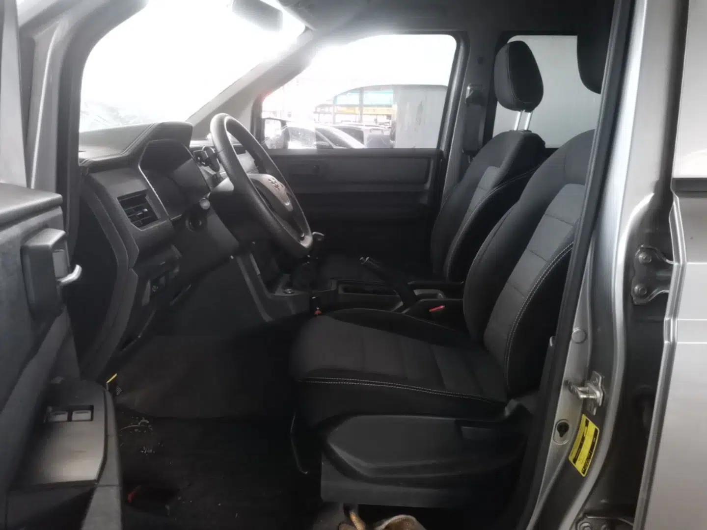 Wuling Hongguang PLUS 2020 1.5L Manual Standard Edition 7-Seater — миниатюра 17