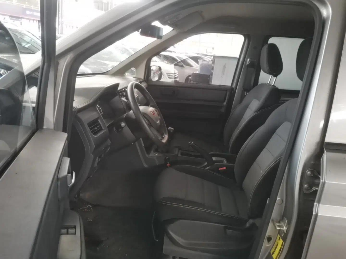 Wuling Hongguang PLUS 2020 1.5L Manual Standard Edition 7-Seater — миниатюра 18