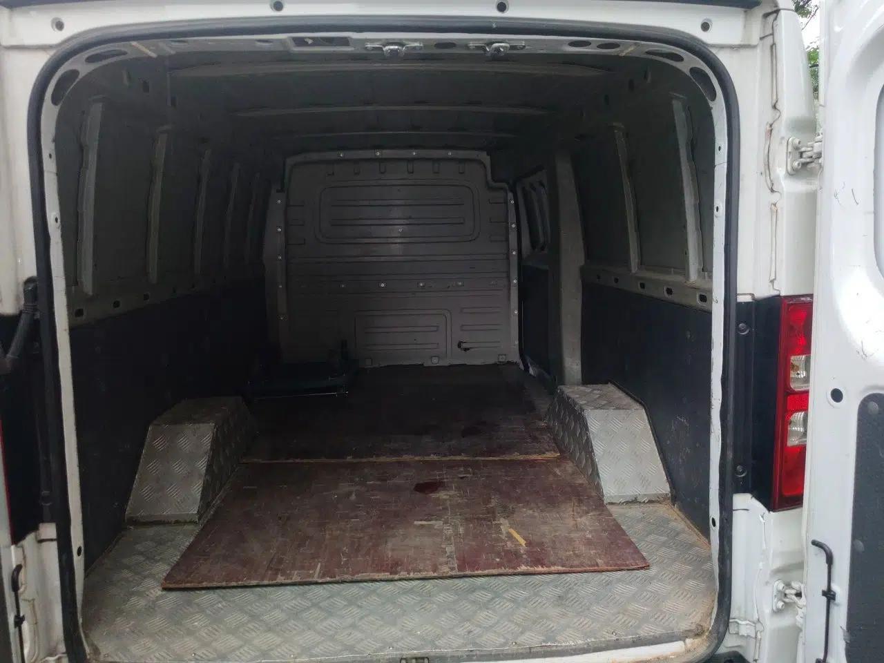 Wuling Yangguang 2024 300km Range Practical Window-Sealed Version 60kW — миниатюра 20