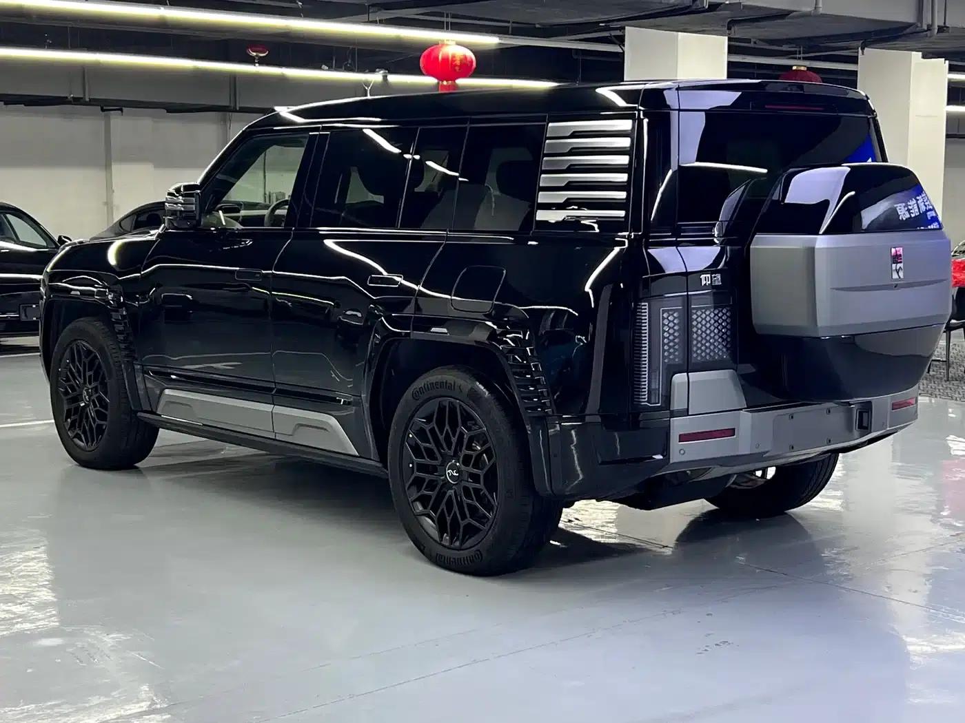Looking up at the 2023 U8 Luxury Edition — миниатюра 15