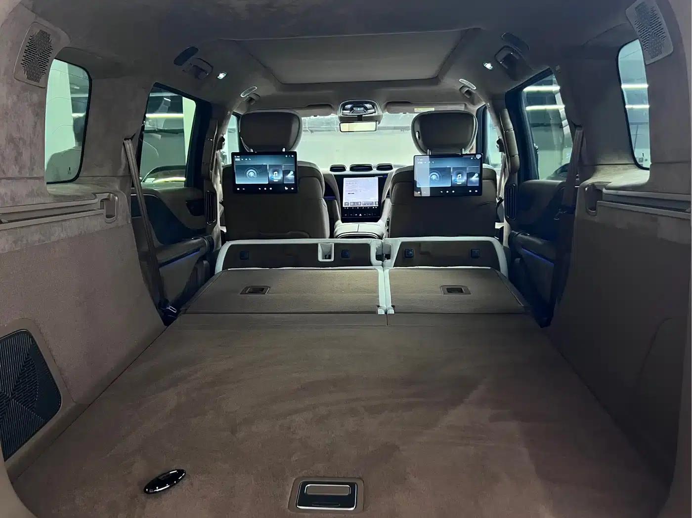 Looking up at the 2023 U8 Luxury Edition — миниатюра 9