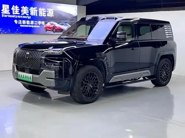 Looking up at the 2023 U8 Luxury Edition