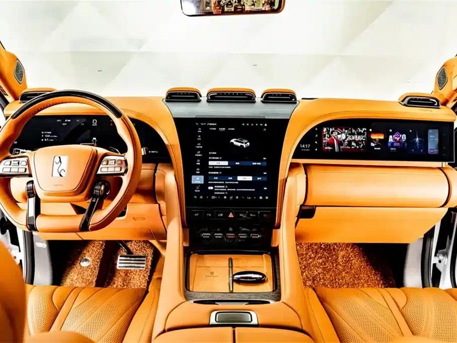 Looking up at the 2023 U8 Luxury Edition — миниатюра 14
