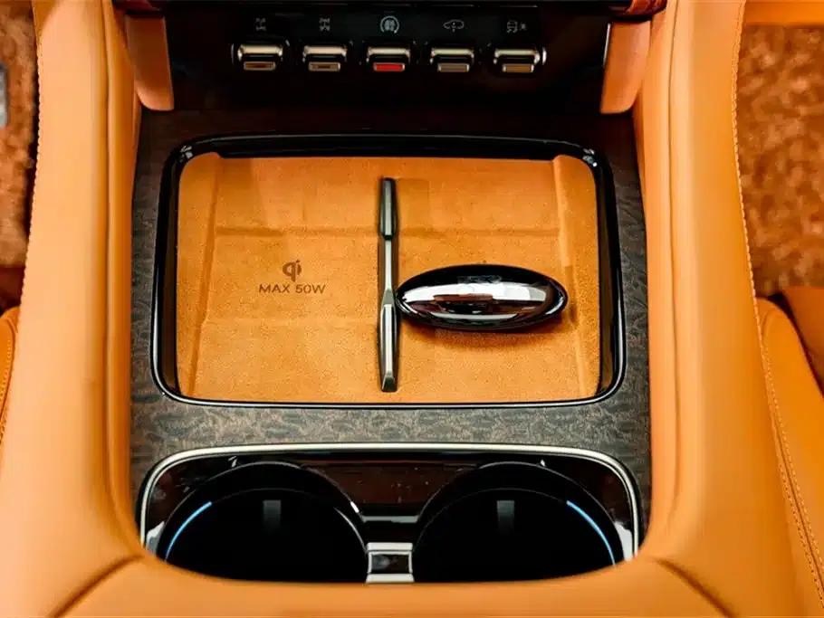 Looking up at the 2023 U8 Luxury Edition — миниатюра 16