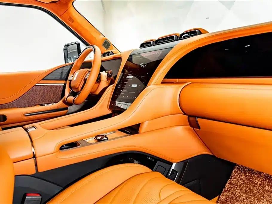 Looking up at the 2023 U8 Luxury Edition — миниатюра 20