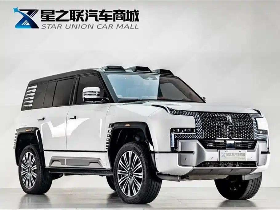 Looking up at the 2023 U8 Luxury Edition — миниатюра 5