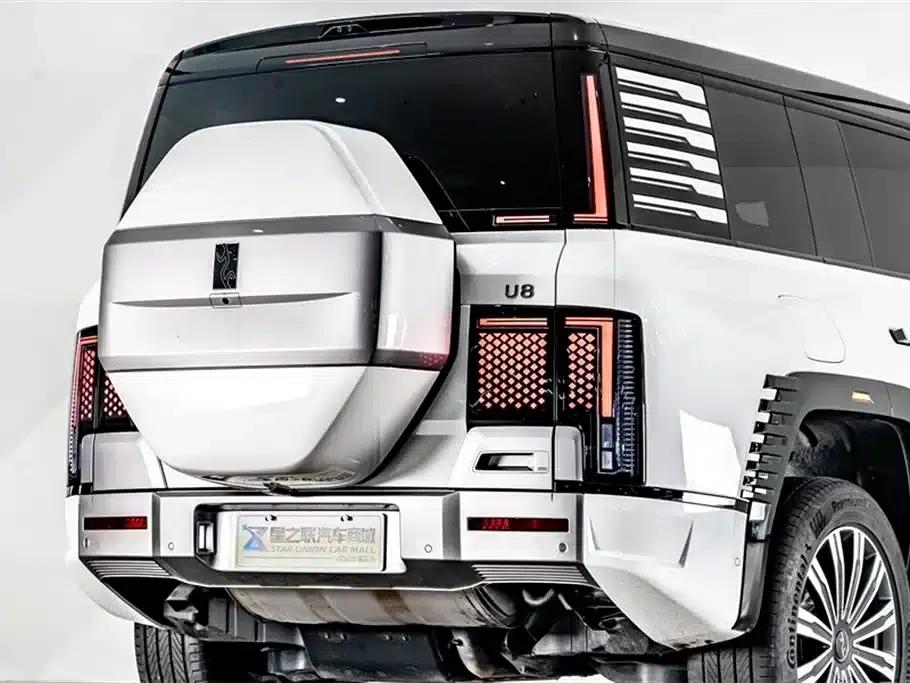 Looking up at the 2023 U8 Luxury Edition — миниатюра 7