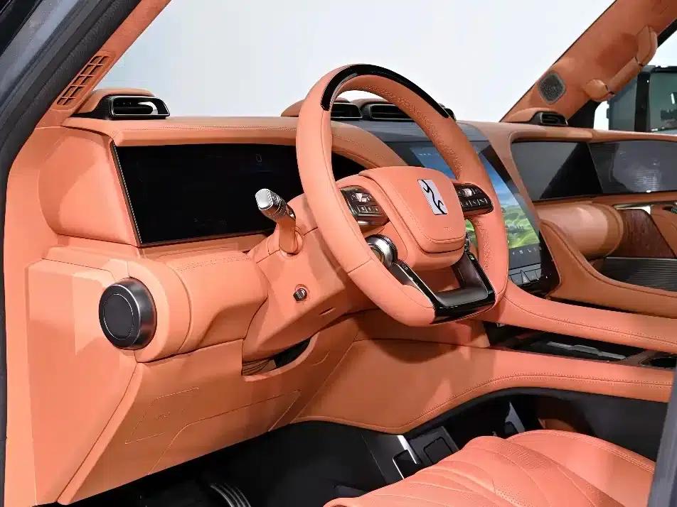 Looking up at the 2023 U8 Luxury Edition — миниатюра 8