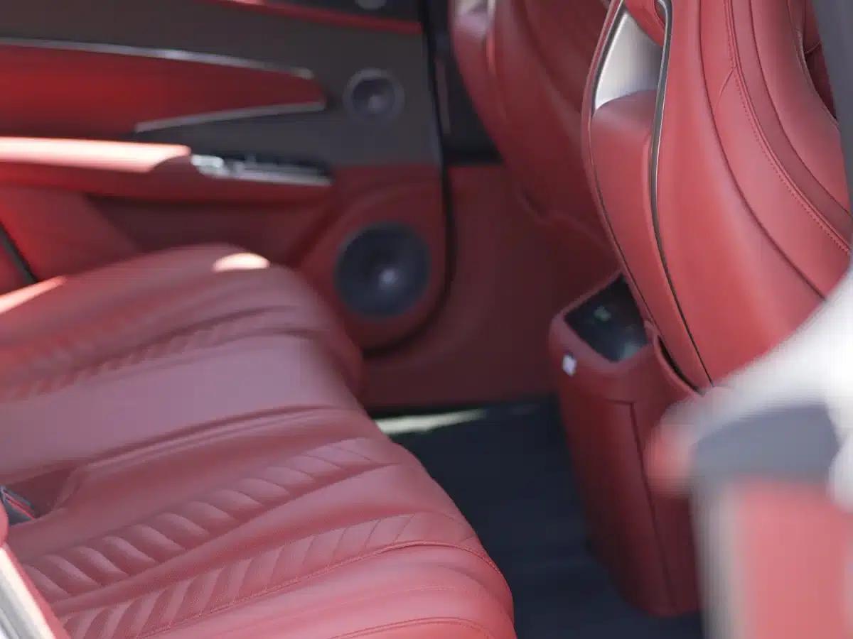 Looking up at the U7 2025 EV five-seater luxury edition — миниатюра 13