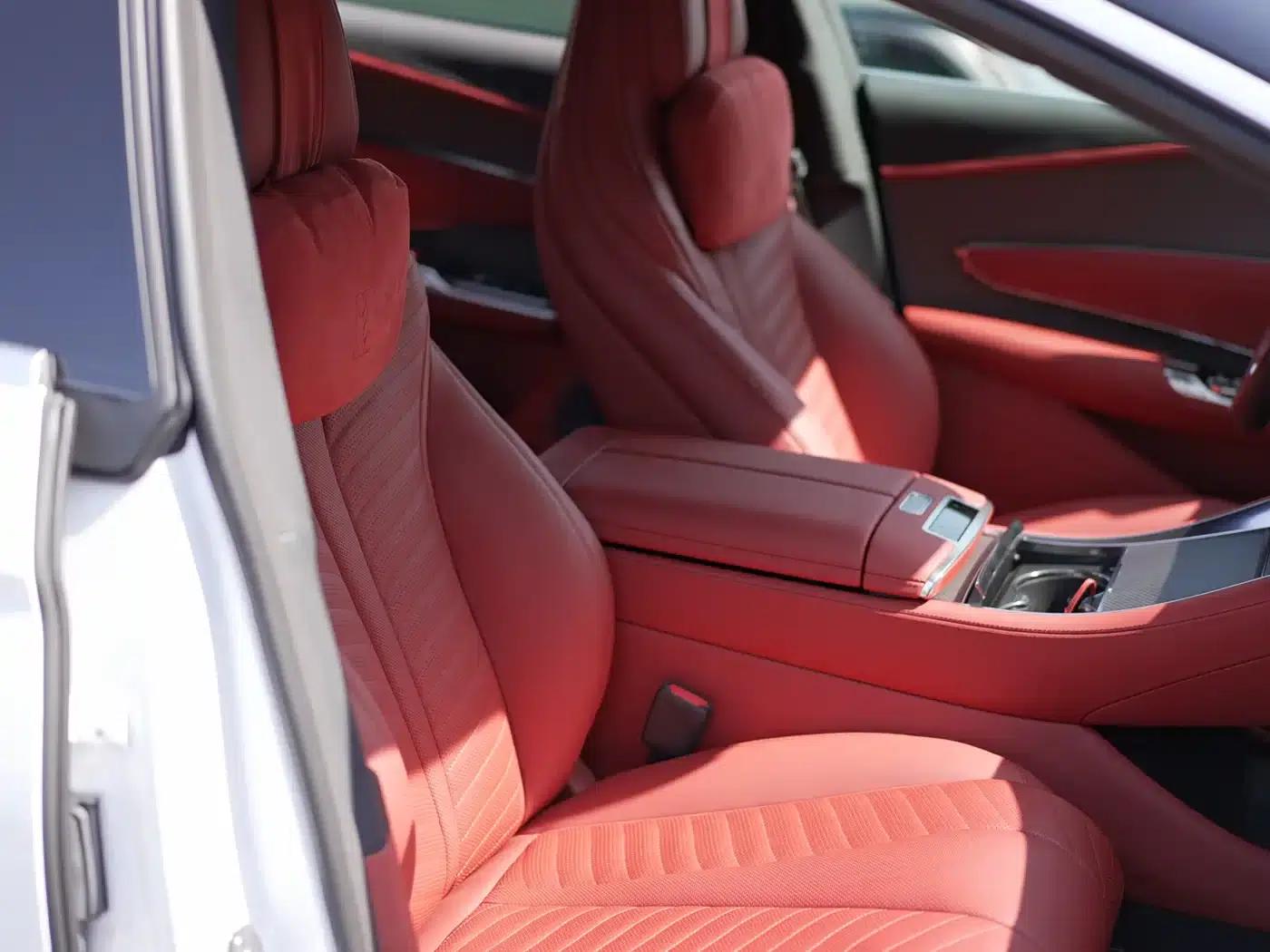Looking up at the U7 2025 EV five-seater luxury edition — миниатюра 15