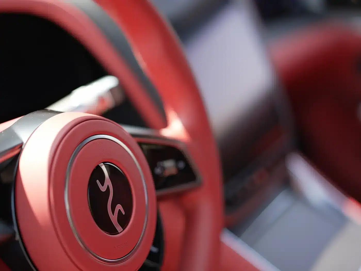 Looking up at the U7 2025 EV five-seater luxury edition — миниатюра 17