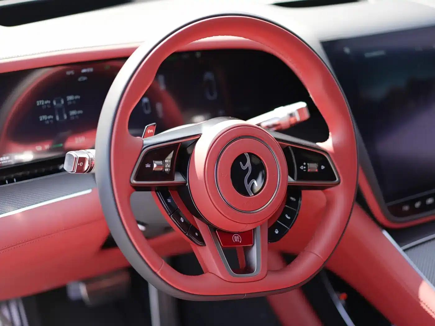 Looking up at the U7 2025 EV five-seater luxury edition — миниатюра 18