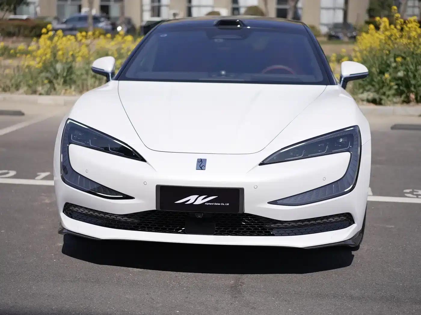 Looking up at the U7 2025 EV five-seater luxury edition — миниатюра 3