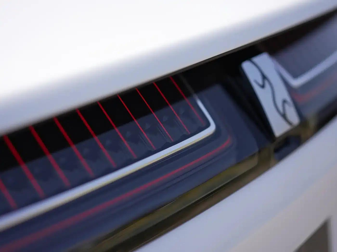 Looking up at the U7 2025 EV five-seater luxury edition — миниатюра 6