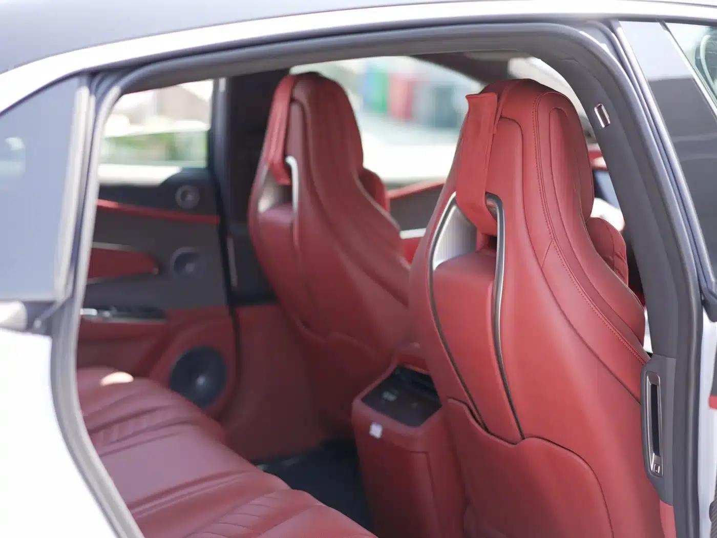 Looking up at the U7 2025 EV five-seater luxury edition — миниатюра 10