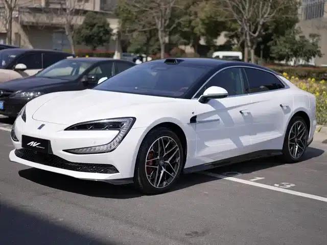 Looking up at the U7 2025 EV five-seater luxury edition