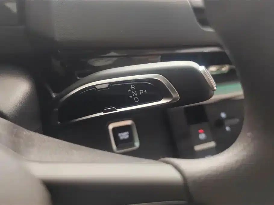 2025 Yuecheng Edition Remote Super VAN (Short Wheelbase, Low Roof) 83kWh — миниатюра 16