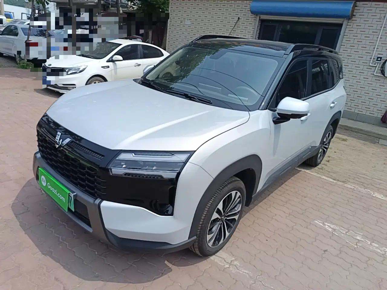 Wuling Xingguang 560 New Energy 2026 Model, Plug-in Hybrid, 125 km, Luxury Version — миниатюра 1