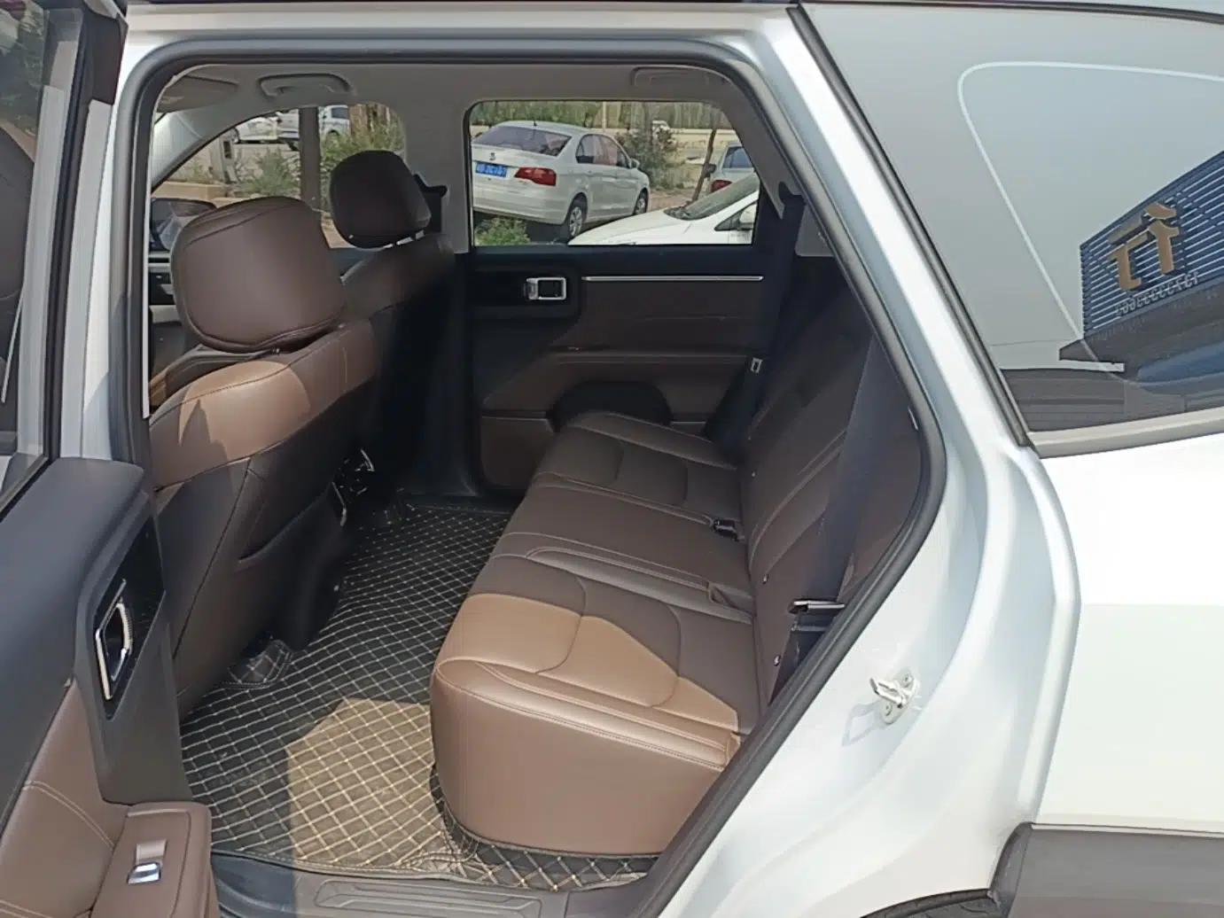 Wuling Xingguang 560 New Energy 2026 Model, Plug-in Hybrid, 125 km, Luxury Version — миниатюра 20
