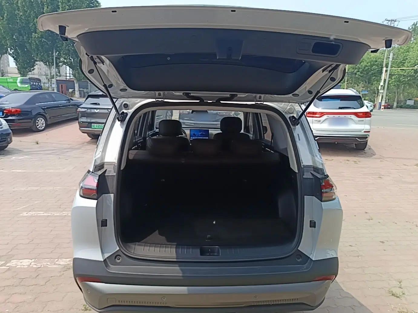 Wuling Xingguang 560 New Energy 2026 Model, Plug-in Hybrid, 125 km, Luxury Version — миниатюра 22