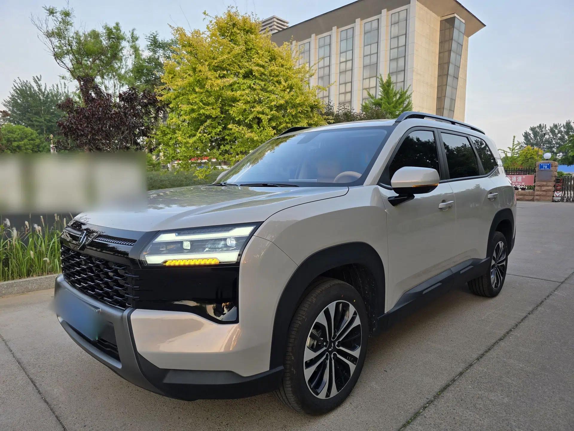 Wuling Xingguang 560 New Energy 2026 Model, Plug-in Hybrid, 125 km, Luxury Version — миниатюра 1