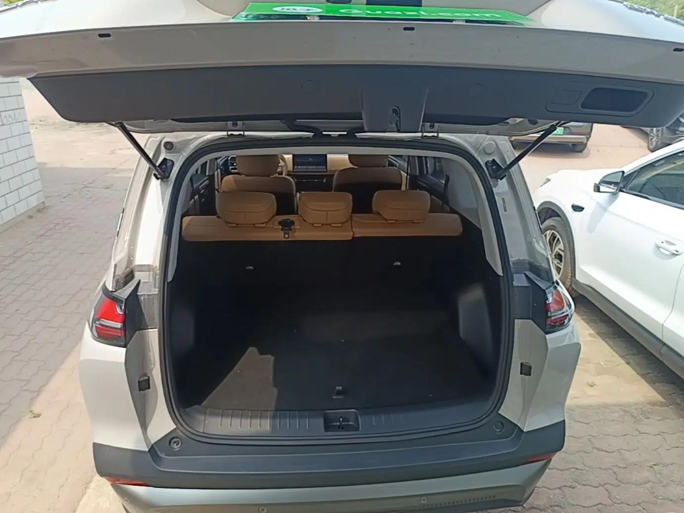 Wuling Xingguang 560 New Energy 2026 Model, Plug-in Hybrid, 125 km, Luxury Version — миниатюра 21