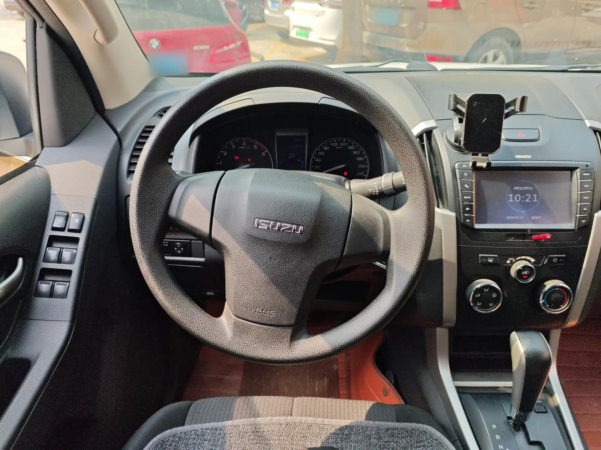 Isuzu D-MAX 2015 2.5T Two-Wheel Drive Automatic High-Performance Elite Version 4JK1 — миниатюра 11