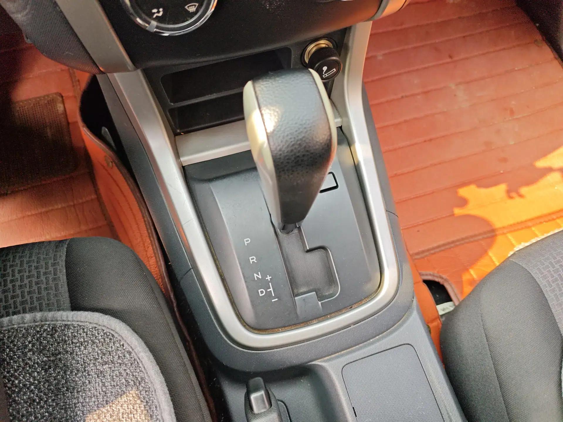 Isuzu D-MAX 2015 2.5T Two-Wheel Drive Automatic High-Performance Elite Version 4JK1 — миниатюра 15
