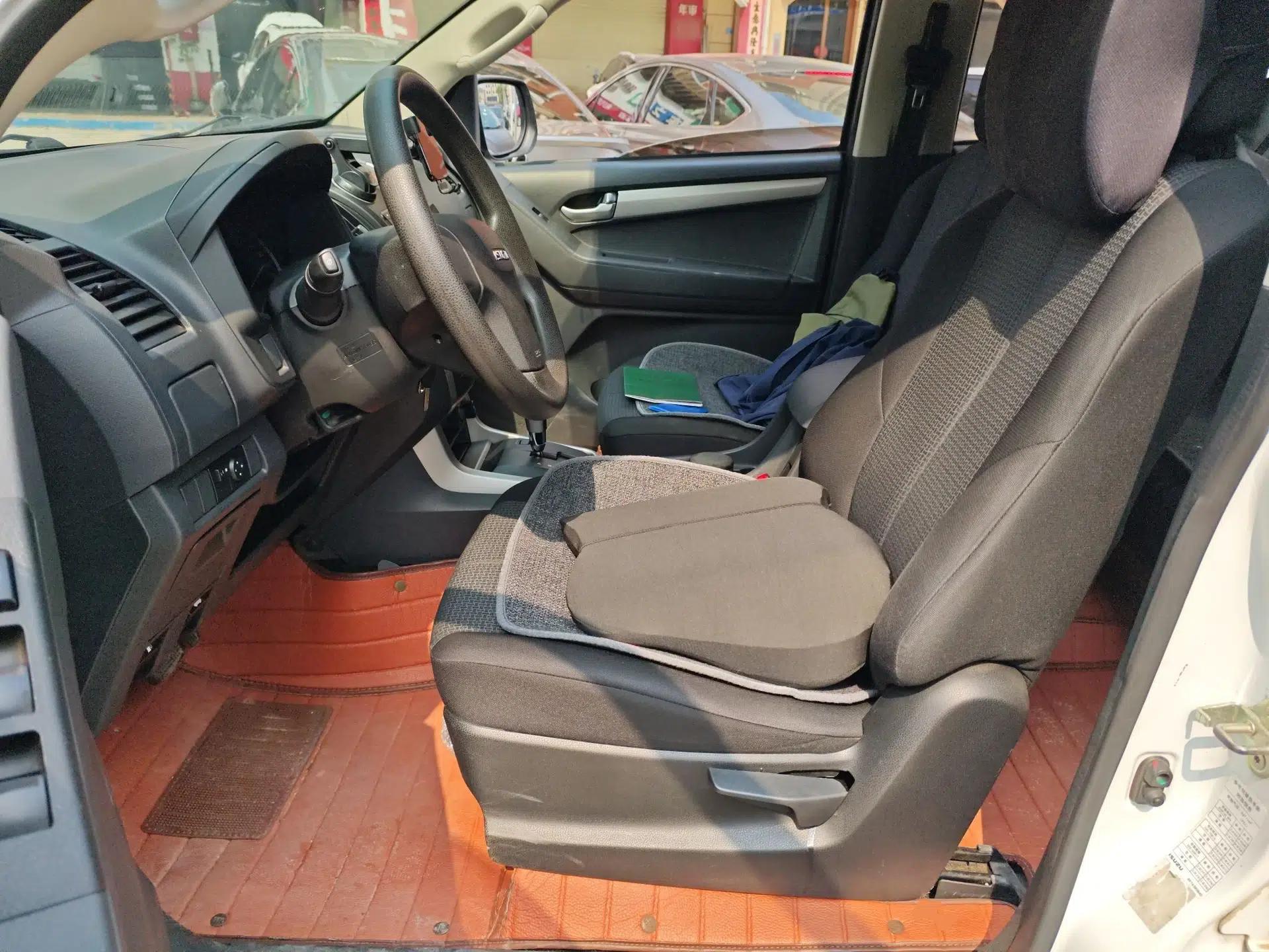 Isuzu D-MAX 2015 2.5T Two-Wheel Drive Automatic High-Performance Elite Version 4JK1 — миниатюра 16