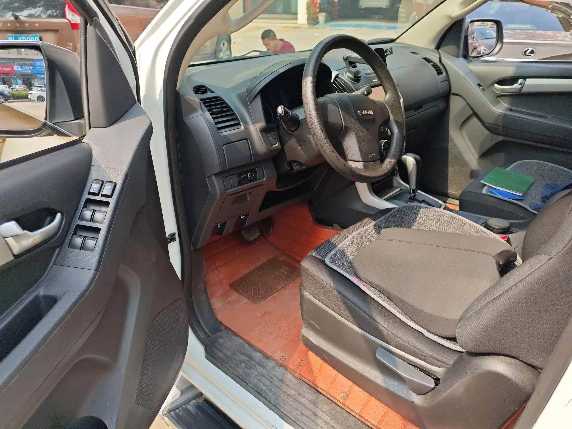 Isuzu D-MAX 2015 2.5T Two-Wheel Drive Automatic High-Performance Elite Version 4JK1 — миниатюра 17