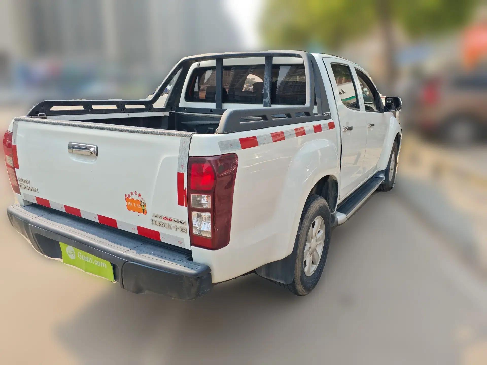 Isuzu D-MAX 2015 2.5T Two-Wheel Drive Automatic High-Performance Elite Version 4JK1 — миниатюра 6