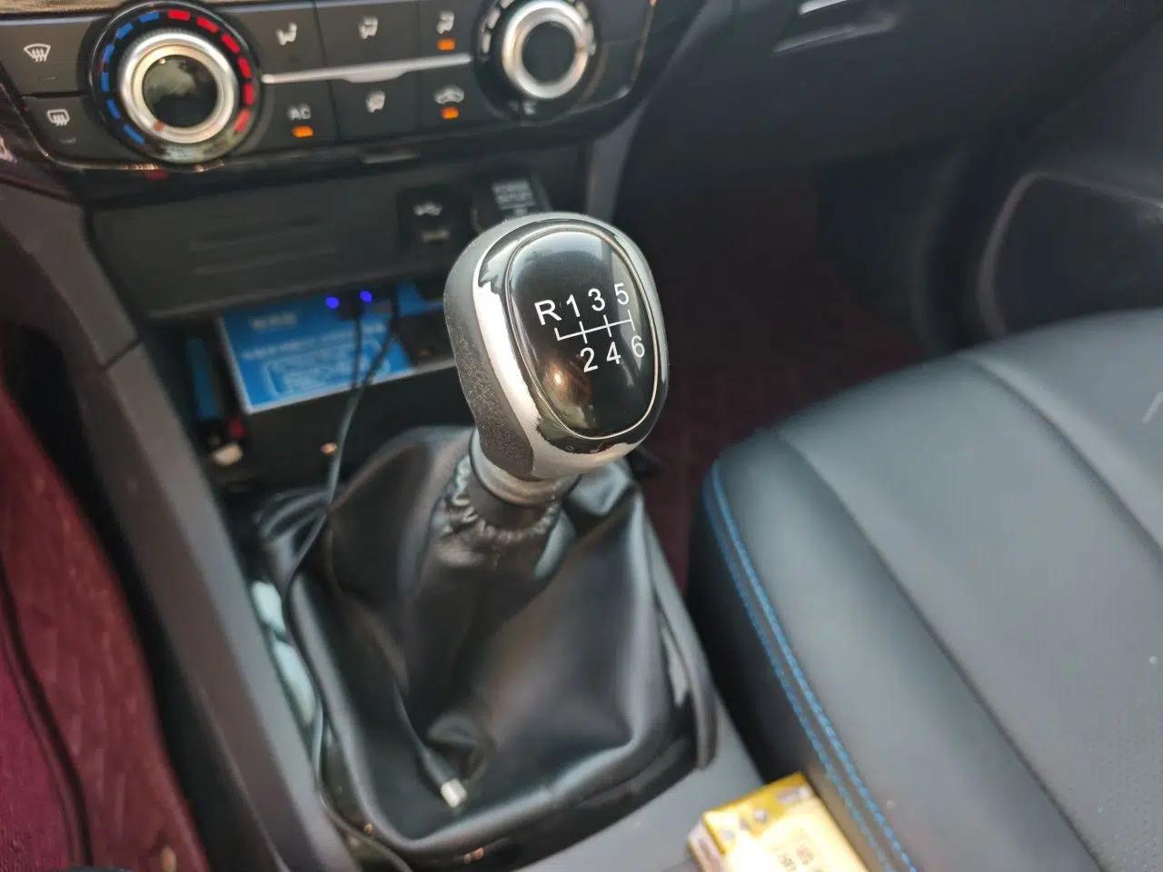Isuzu D-MAX 2020 2.5T Two-Wheel Drive Manual Flagship Version China VI Emission Standard Extended Length JE4D25Q6A — миниатюра 15