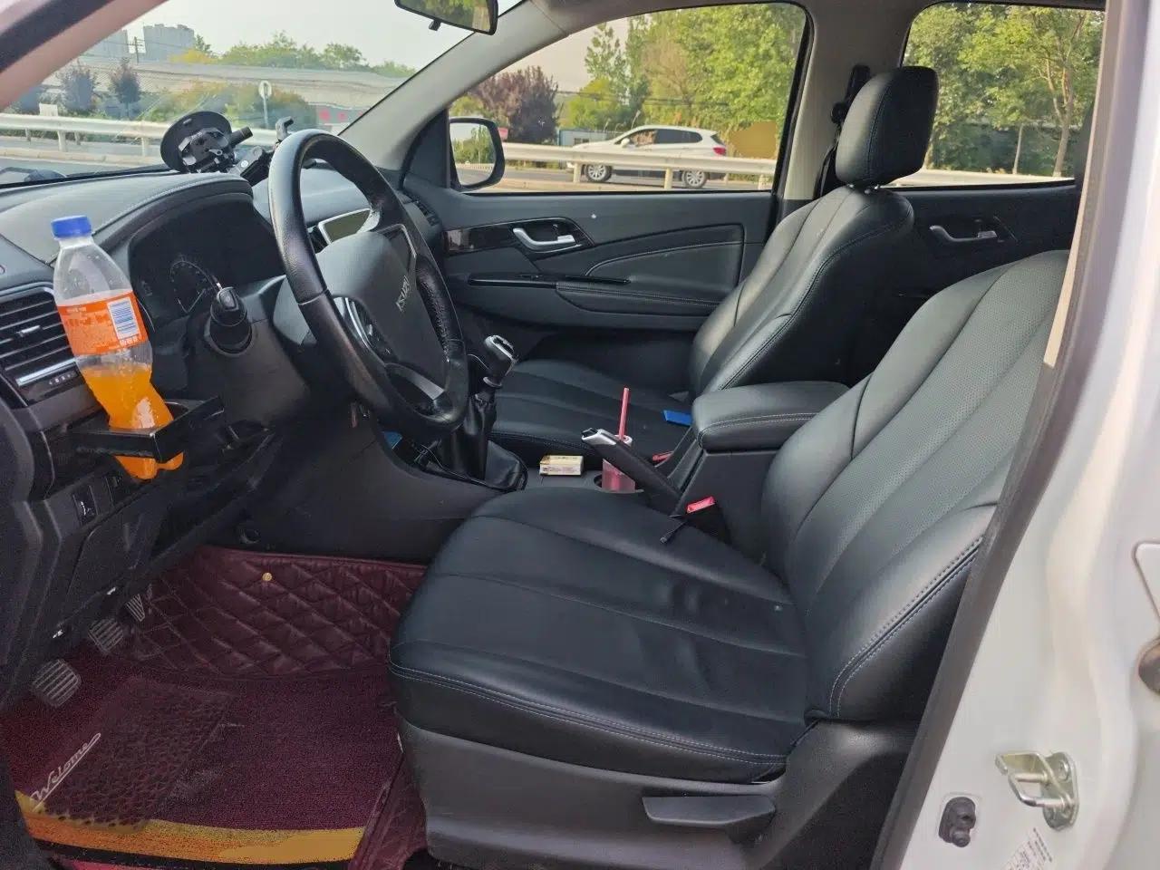 Isuzu D-MAX 2020 2.5T Two-Wheel Drive Manual Flagship Version China VI Emission Standard Extended Length JE4D25Q6A — миниатюра 16