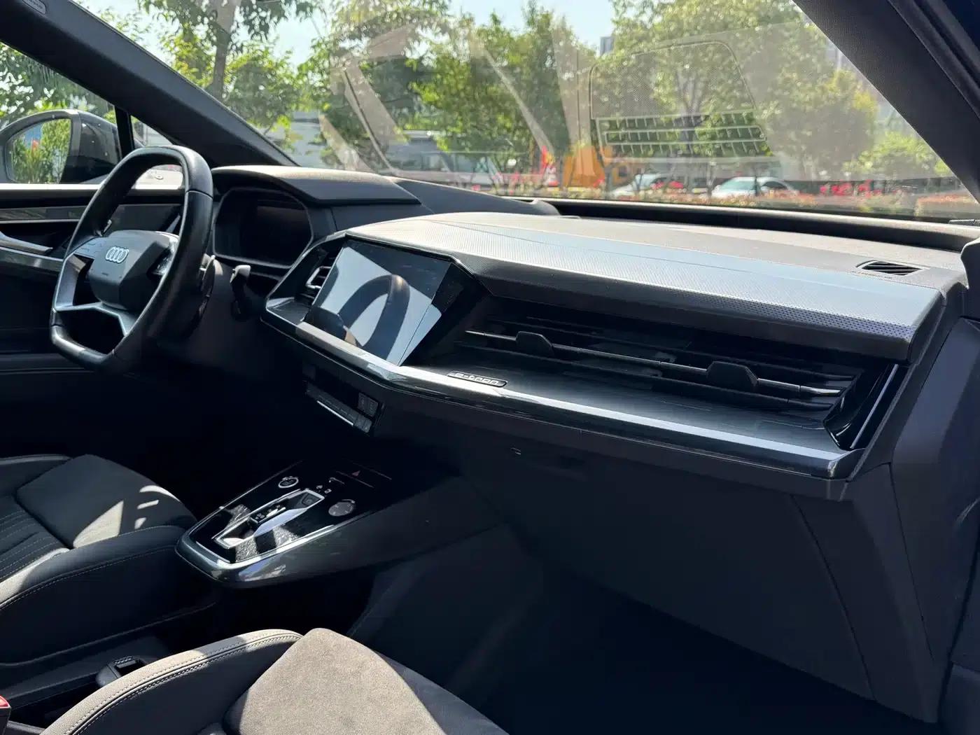 Audi Q5 e-tron 2022 50 e-tron quattro Glory Edition Mech Suit Sun Chaser Edition — миниатюра 13