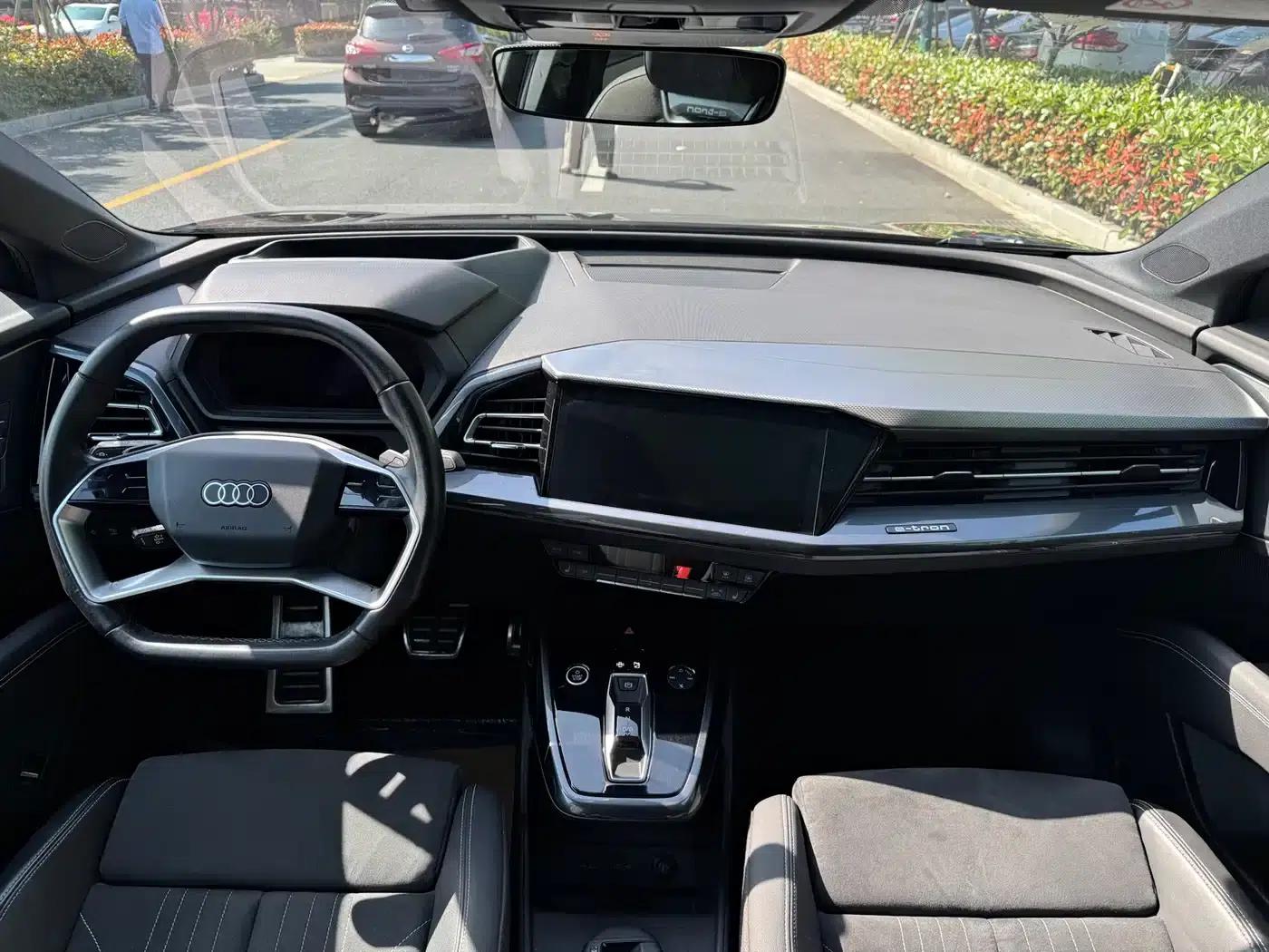 Audi Q5 e-tron 2022 50 e-tron quattro Glory Edition Mech Suit Sun Chaser Edition — миниатюра 15