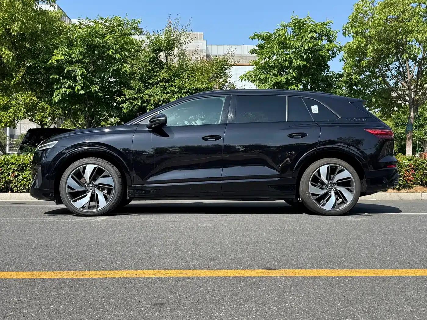 Audi Q5 e-tron 2022 50 e-tron quattro Glory Edition Mech Suit Sun Chaser Edition — миниатюра 7