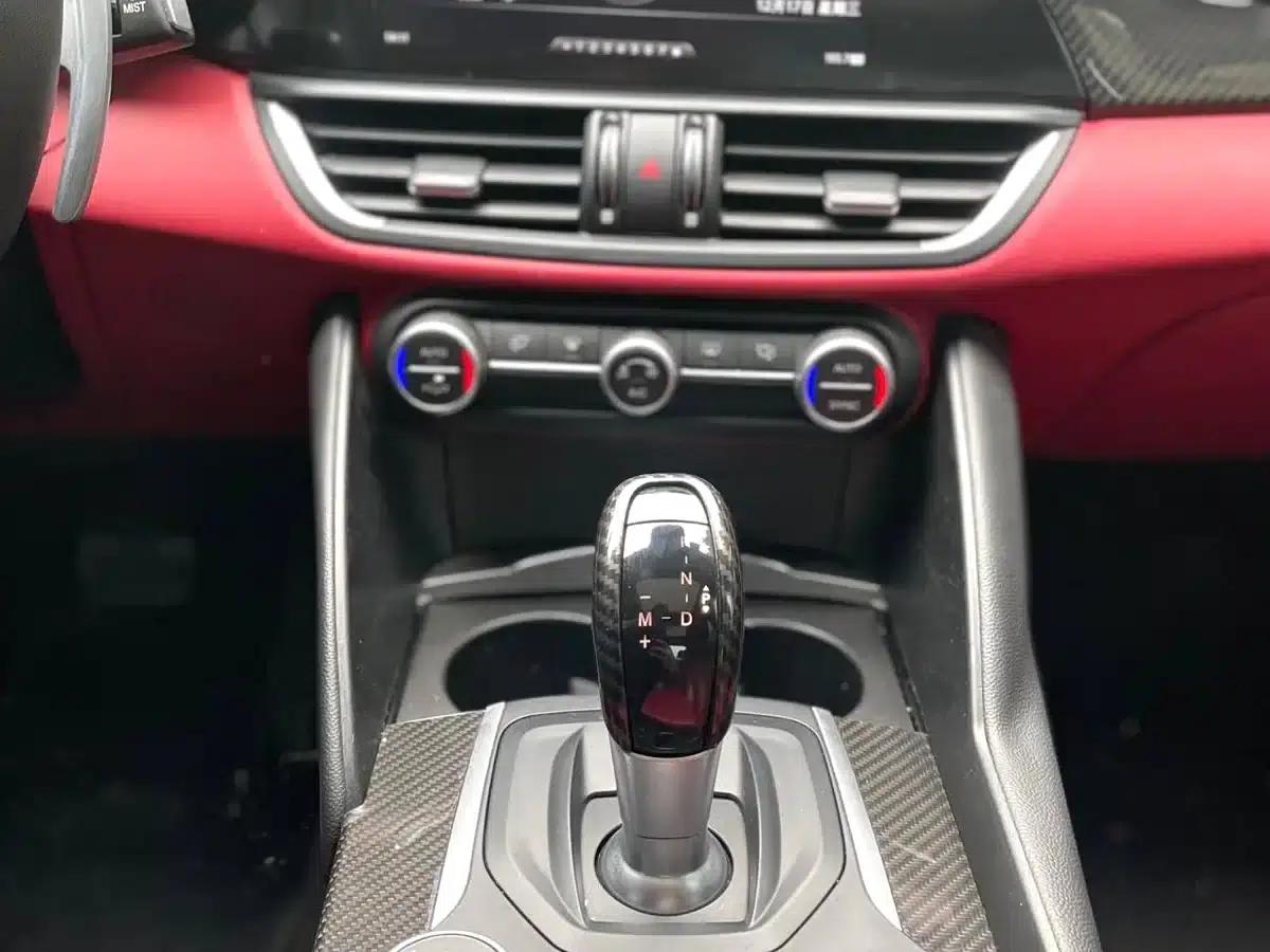 Giulia Juliet 2017 2.0T 280HP Luxury Edition — миниатюра 16