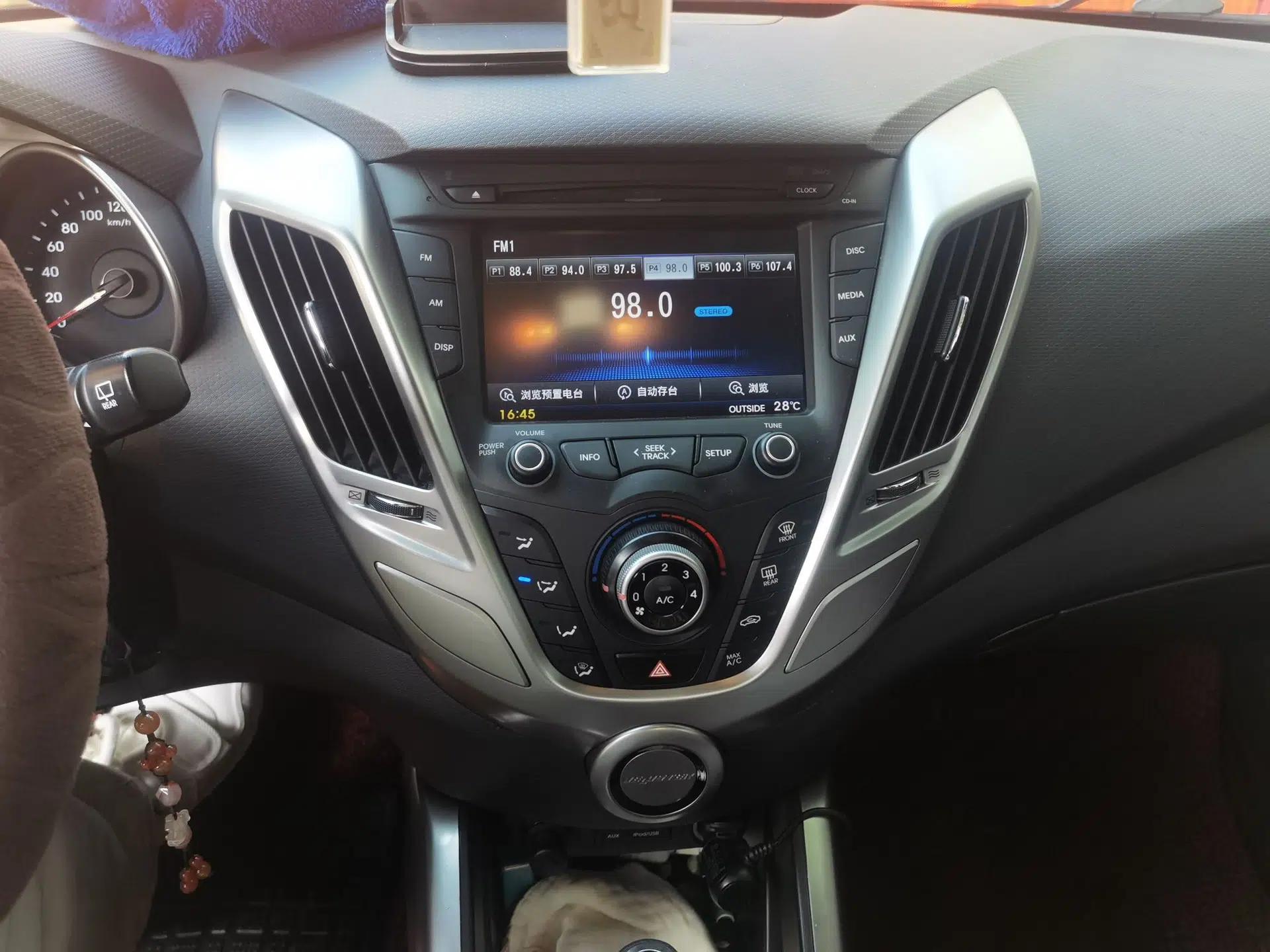 Hyundai Veloster 2012 1.6L Automatic Luxury Edition — миниатюра 14